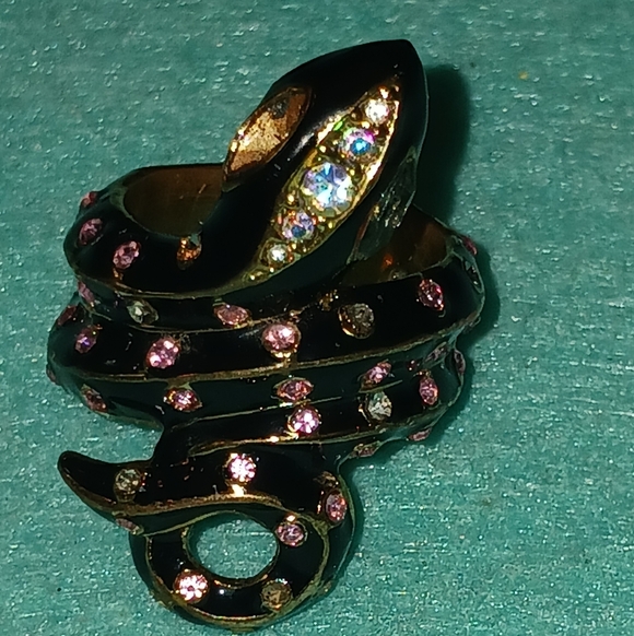 1 Early Betsey Johnson Ring, 2 Snakes Metal Snake Rings 1-1/4- 2in Long - Picture 12 of 14